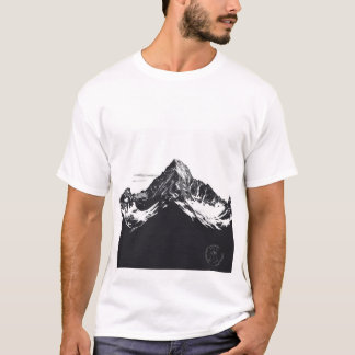 Camiseta masculina com um design preto e branco