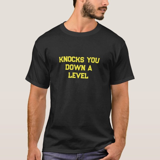 Camiseta Masculina Slogan Nível Abaixo (Frente)