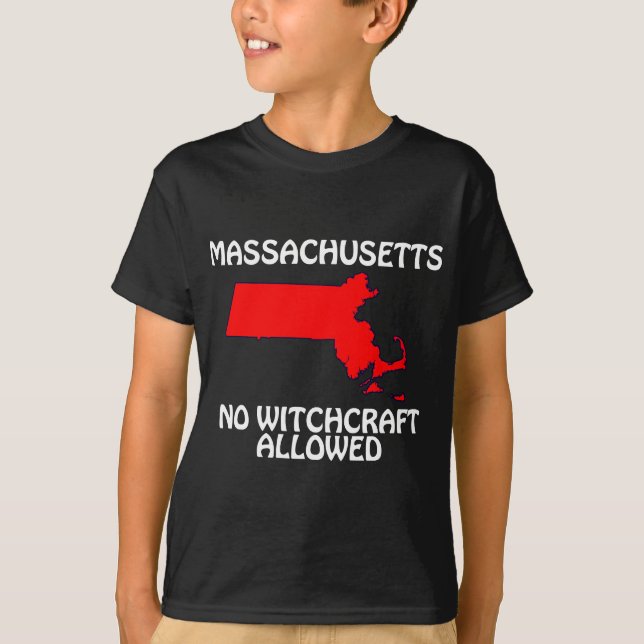 Camiseta Massachusetts - Bruxaria Proibida (Frente)