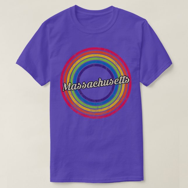 Camiseta Massachusetts Retro Rainbow Estilo Desvanecido (Frente do Design)