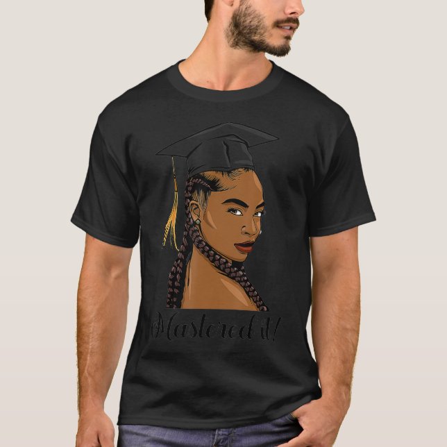 Camiseta Mastered It Black Queen com Mestrados Grafo G (Frente)