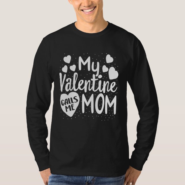 Camiseta Matching Valentines Days For Mother and Son Mom Is (Frente)