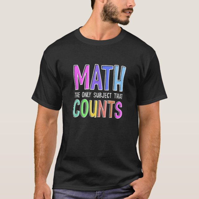 Camiseta Matemática O Único Assunto Que Conta Com 100 Dias  (Frente)