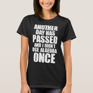 Camiseta Matemática Outro Dia Passou E eu não usei Algeb