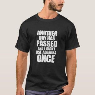 Camiseta Matemática Outro Dia Passou E eu não usei Algeb