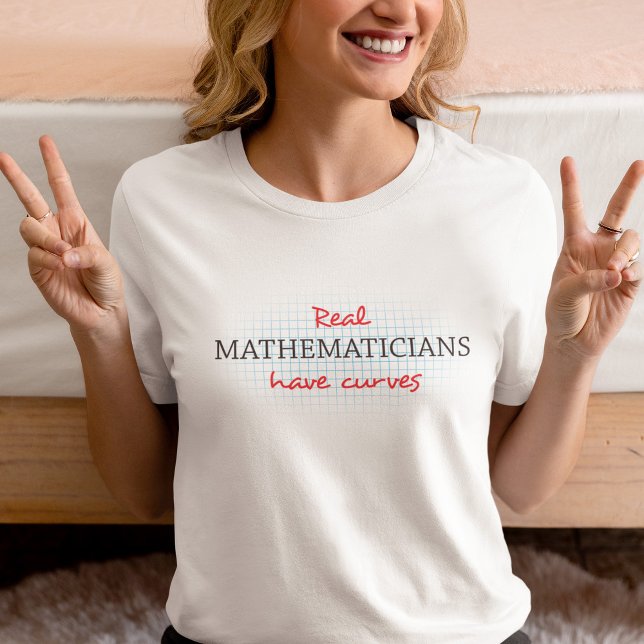 Camiseta Matemáticos Reais Têm Curvas | Matemática Engraçad (Criador carregado)