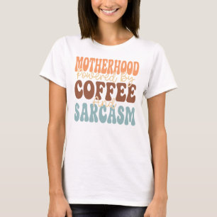 Camiseta Maternidade Energizada por Café e Sarcasmo Mãe Div