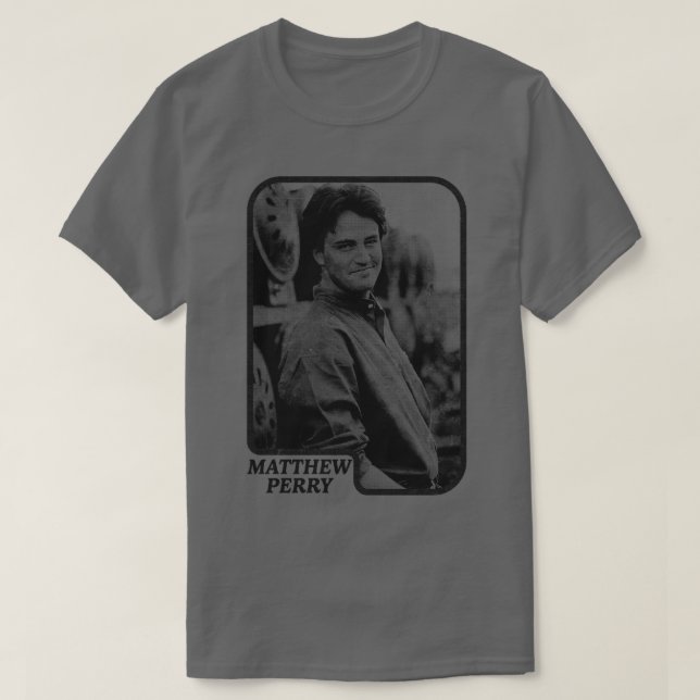 Camiseta Matthew Perry Retro Aestético Fan Art Design (Frente do Design)