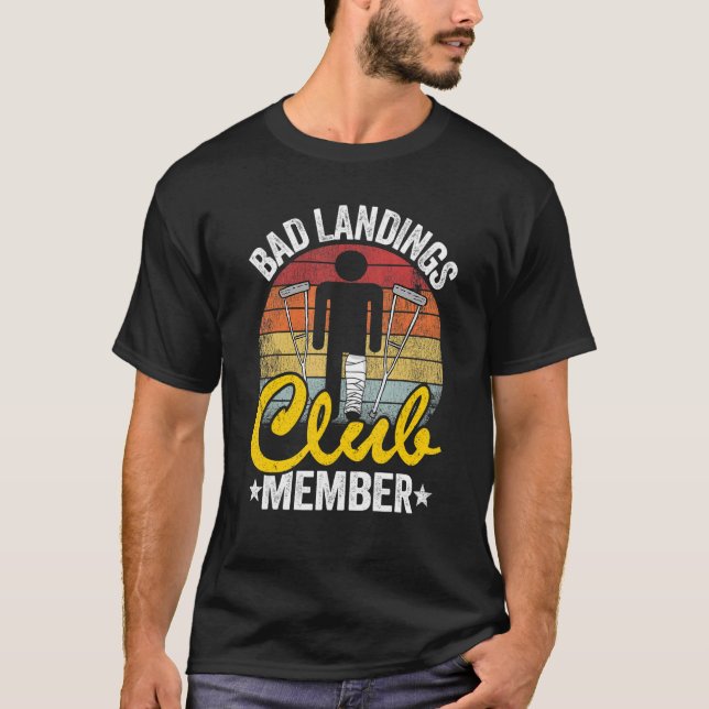 Camiseta Mau Membro do Clube de Aterros Começa Bem Ferido Q (Frente)