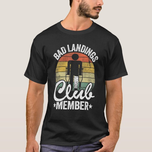 Camiseta Mau Membro do Clube de Aterros Começa Bem Ferido Q (Frente)