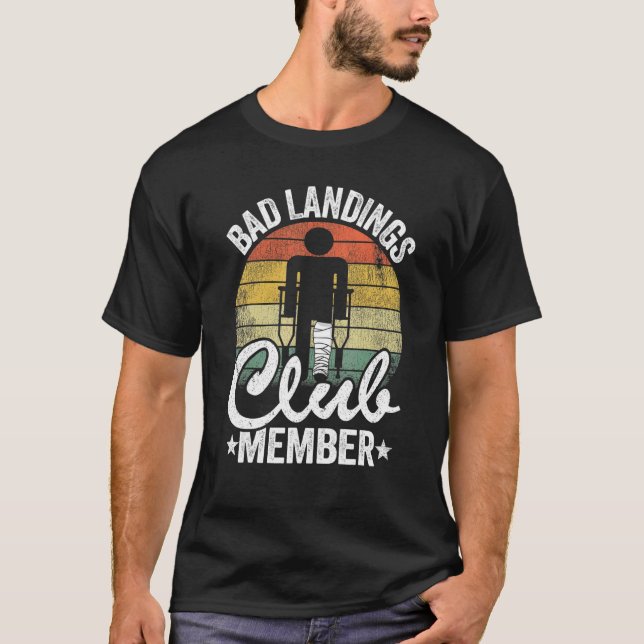 Camiseta Mau Membro do Clube de Aterros Começa Bem Ferido Q (Frente)