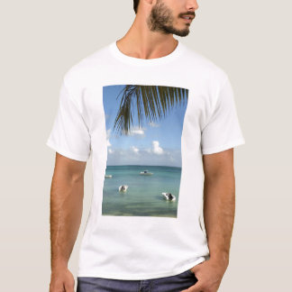 Camiseta Maurício, Grand Baie. Barcos ancorados no