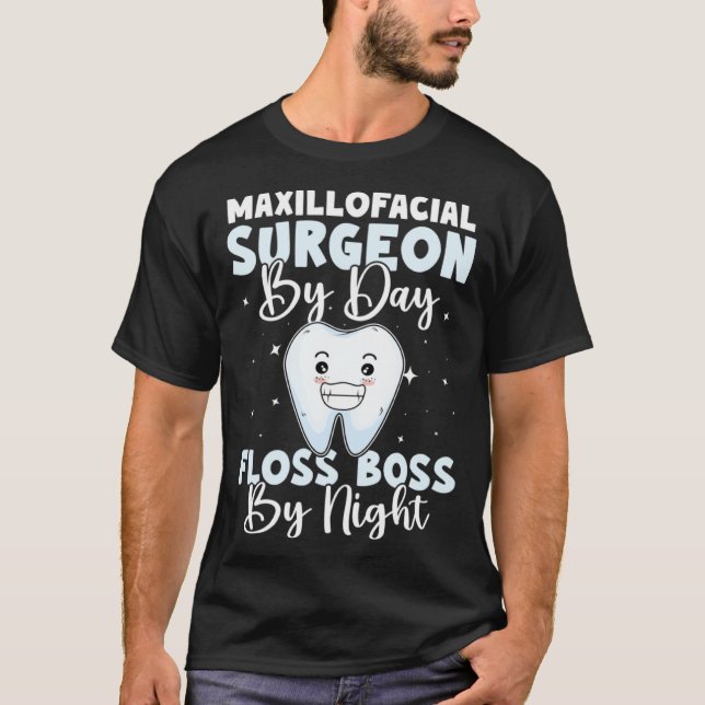 Camiseta Maxillofacial Surgeon By Day Floss Boss By Night (Frente)