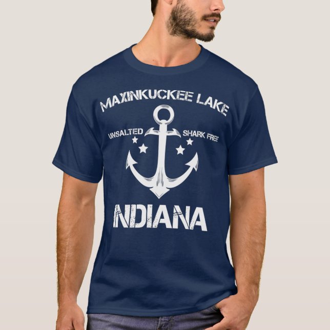 Camiseta MAXINKUCKEE LAKE INDIANA Campanha de Pesca Engraça (Frente)