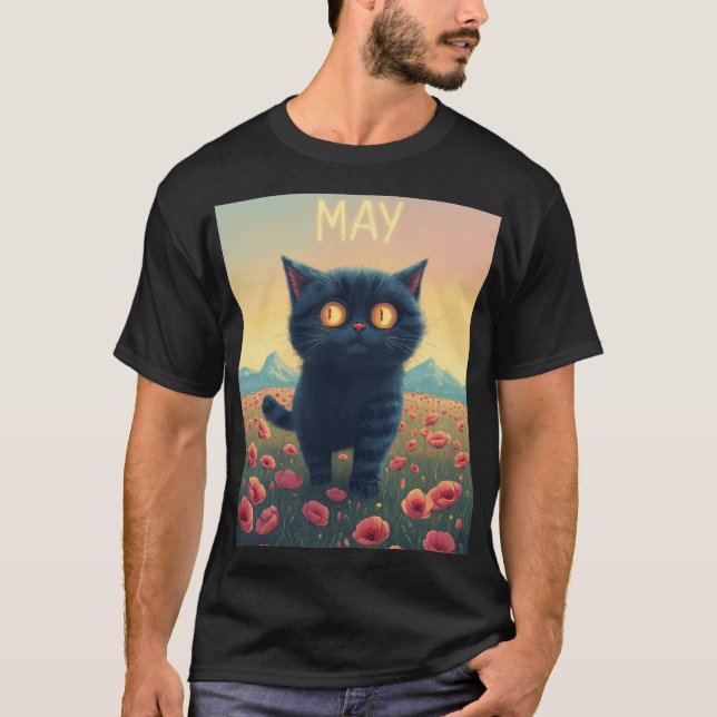 Camiseta May Dreamwalk – Giant Cat in the Poppy Field (Frente)