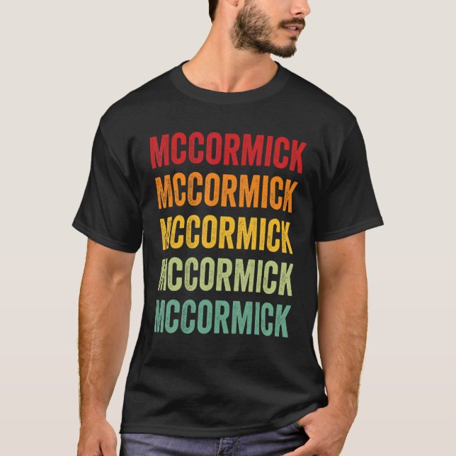 Camiseta McCormick County South Carolina Rainbow Text Desig (Frente)