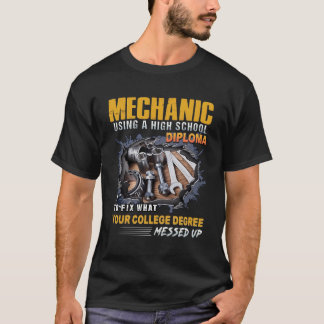 Camiseta Mecânica Utilizando Um Diploma De Segundo grau Par