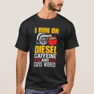 Camiseta Mecânico Consertando Carro Eu Funciono Com Diesel 