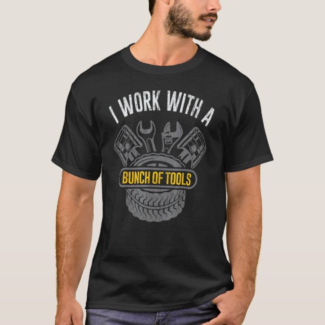 Camiseta Mecânico Eu Trabalho Com Um Monte De Ferramentas M (Frente)
