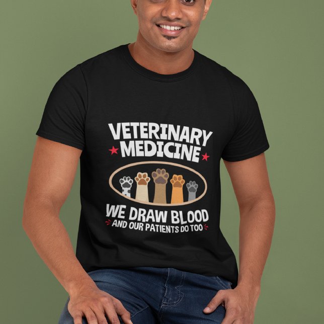 Camiseta Medicina Veterinária Nós Desenhar Sangue Engraçado (Criador carregado)