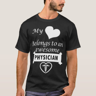 Camiseta Médico Aniversário Surpreende Meu Coração Pertence