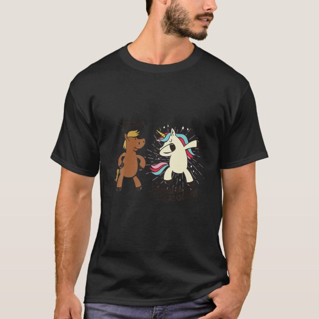Camiseta Médico Assistente Fusicioso de Cavalo Unicorn (Frente)