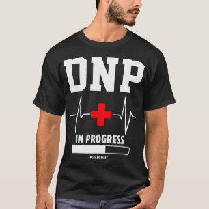 Camiseta Médico de Prática de Enfermagem em Andamento Engra
