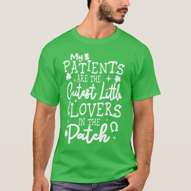 Camiseta Médico Irlandês Dia de São Patrício de Enfermeira  (Frente)