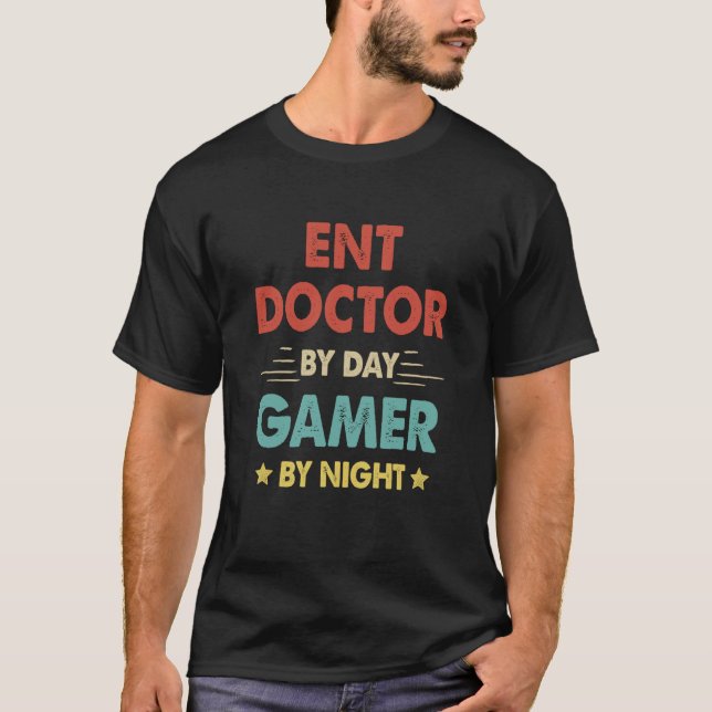 Camiseta Médico Retro Por Jogador De Dia À Noite (Frente)