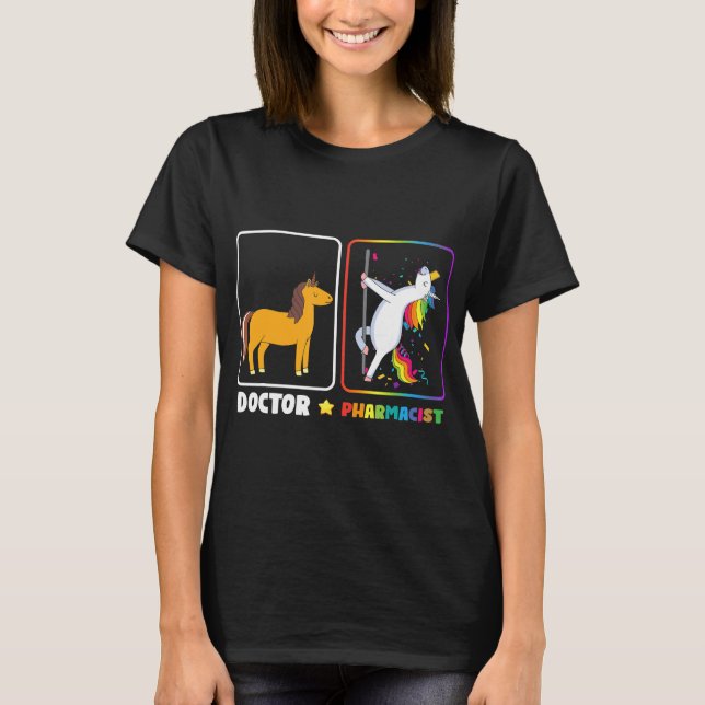 Camiseta Médico Vs Farmacêutico Horse Unicorn Dancing Prese (Frente)