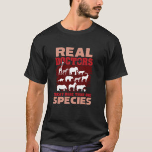 Camiseta Médicos Reais Tratam Mais de Uma Espécie Animal Ve