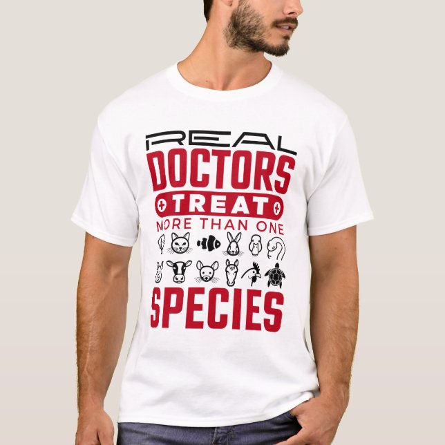Camiseta Médicos Verdadeiros Tratam Mais Uma Espécie Veteri (Frente)