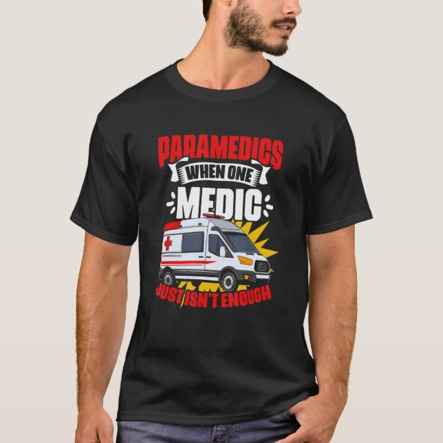 Camiseta Medics Ambulance Emergency Medical Technician EMT  (Frente)