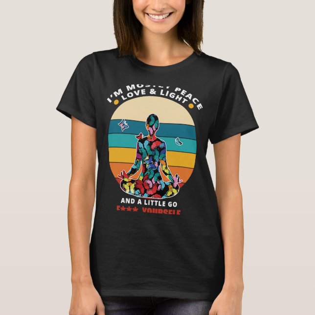 Camiseta Meditação de Yoga Eu sou Principalmente Paz Amor e (Frente)