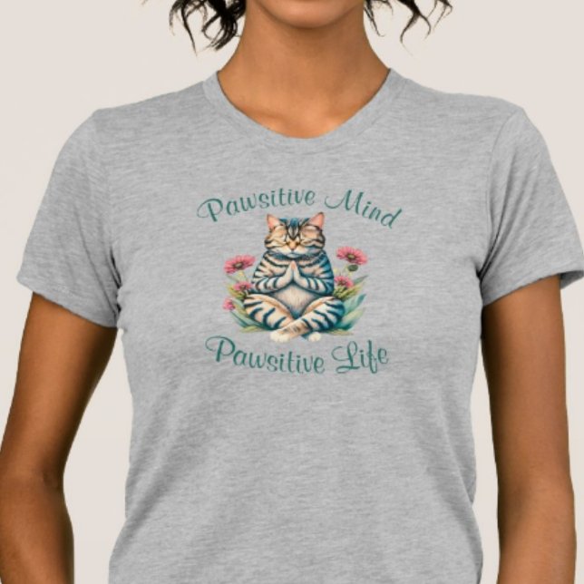 Camiseta Meditação Engraçada Citação Positiva Inspirativa G (Cute Funny Meditating Cat Positive Mind Positive Vibes, Watercolor Design with Flowers and Leaves)