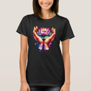 Camiseta Meditação Yoga Flor-de-Lótus em mãos em Aquarela