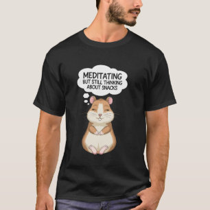 Camiseta Meditando Mas Ainda Pensando em Lanches