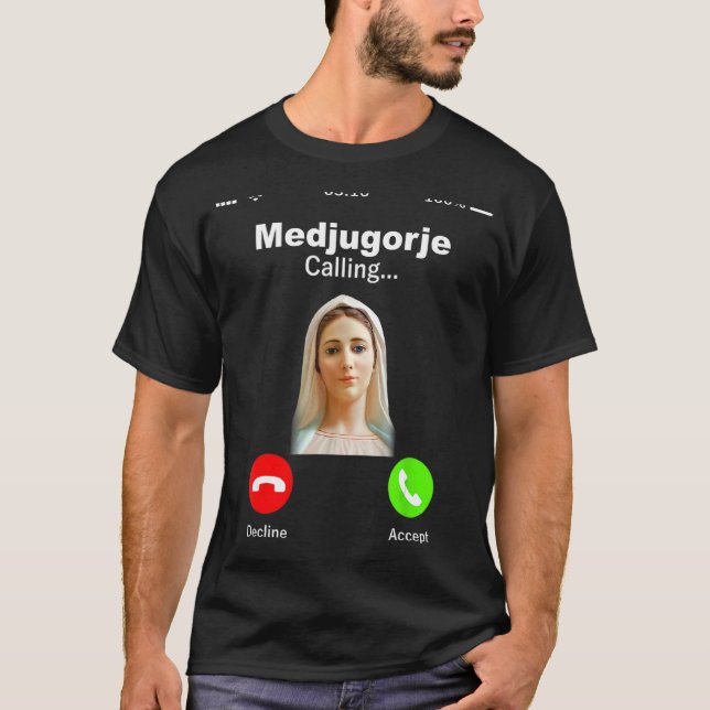 Camiseta Medjugorje Chama-Se Rainha Da Paz Medjugorje (Frente)