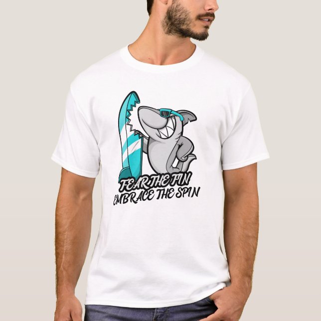 Camiseta Medo da espinha, abraça o tubarão-surfador (Frente)