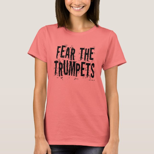 Camiseta Medo Engraçado Que As Trompetes Dão (Frente)