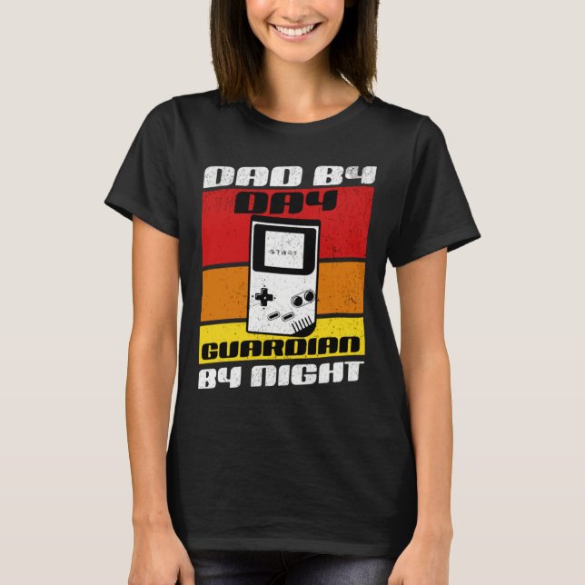 Camiseta Meet the Ultimate Gamer Dad by Day Guardian By Nig (Frente)