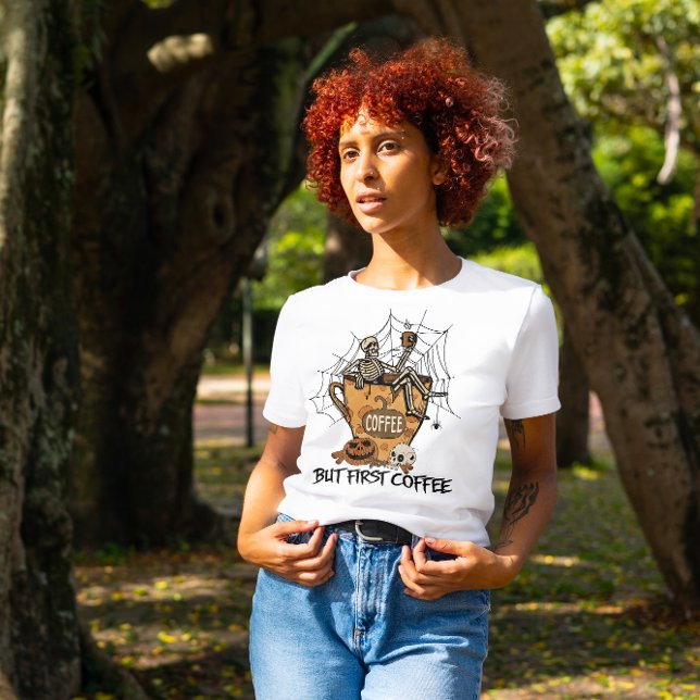 CAMISETA MEIO, MAS PRIMEIRO CAFÉ | BEBENDO DE ESQUELETÃO (Criador carregado)