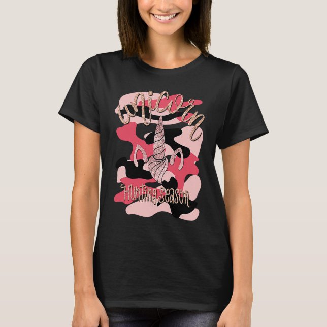 Camiseta Mel F Arts Pink Camouflage Unicorn Hunting Season (Frente)