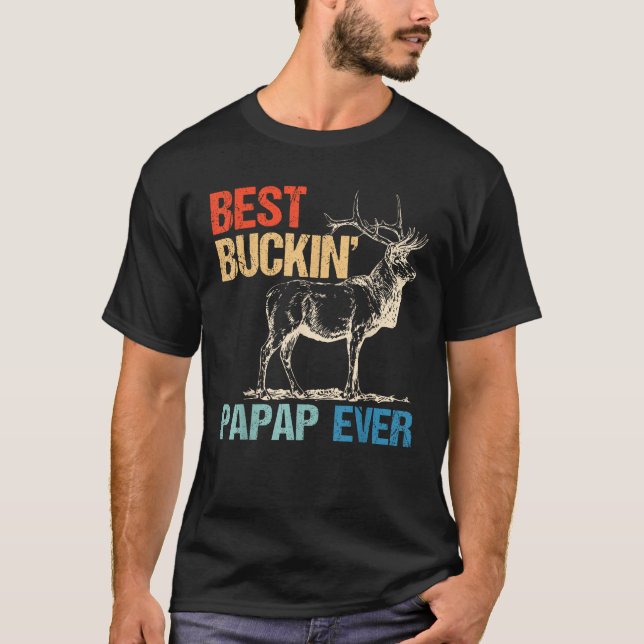 Camiseta Melhor Papo De Buckin Nunca Caçando Vencedor Pai (Frente)
