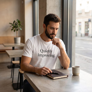 Camiseta Melhorando Silenciosamente Gráfico Minimalista Mas