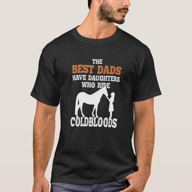 Camiseta Melhores Pais Têm Filhas Que Cavalgam Cavalos Cold (Frente)