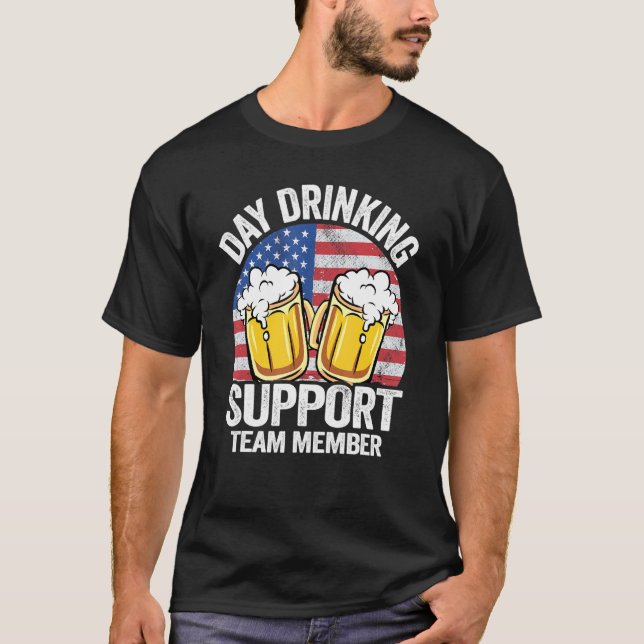 Camiseta Membro Da Equipe De Bebendo No Dia De Suporte Que  (Frente)