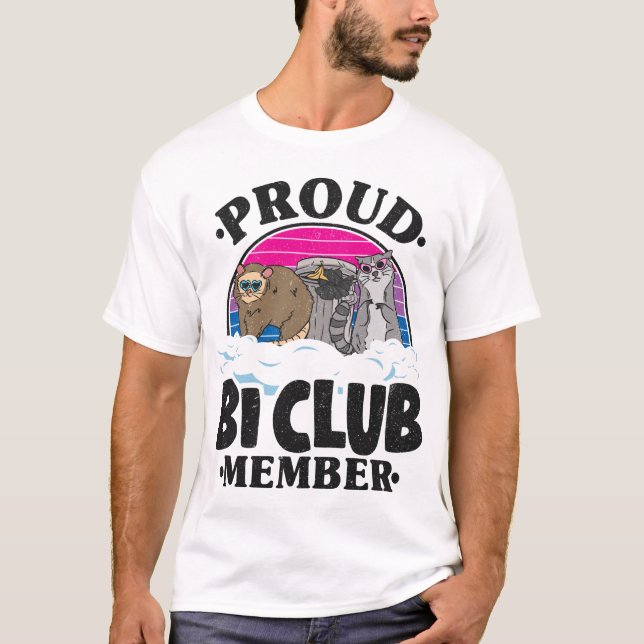 Camiseta Membro do Clube Ortod Bi Ogambm Raccoon Bandeira B (Frente)