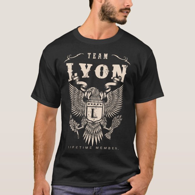 Camiseta Membro do tempo de vida da equipe LYON. (Frente)