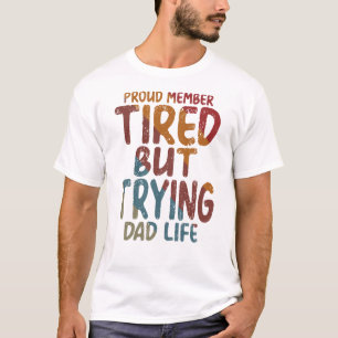 Camiseta Membro Orgulhoso Cansado Mas Tentando Vida de Pai